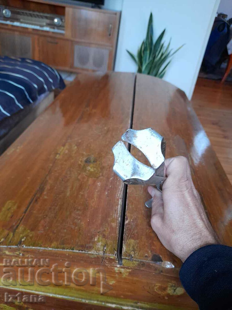 Delivery of Old tongs, a device for removing jars Delivery of Old tongs, a device for removing jars