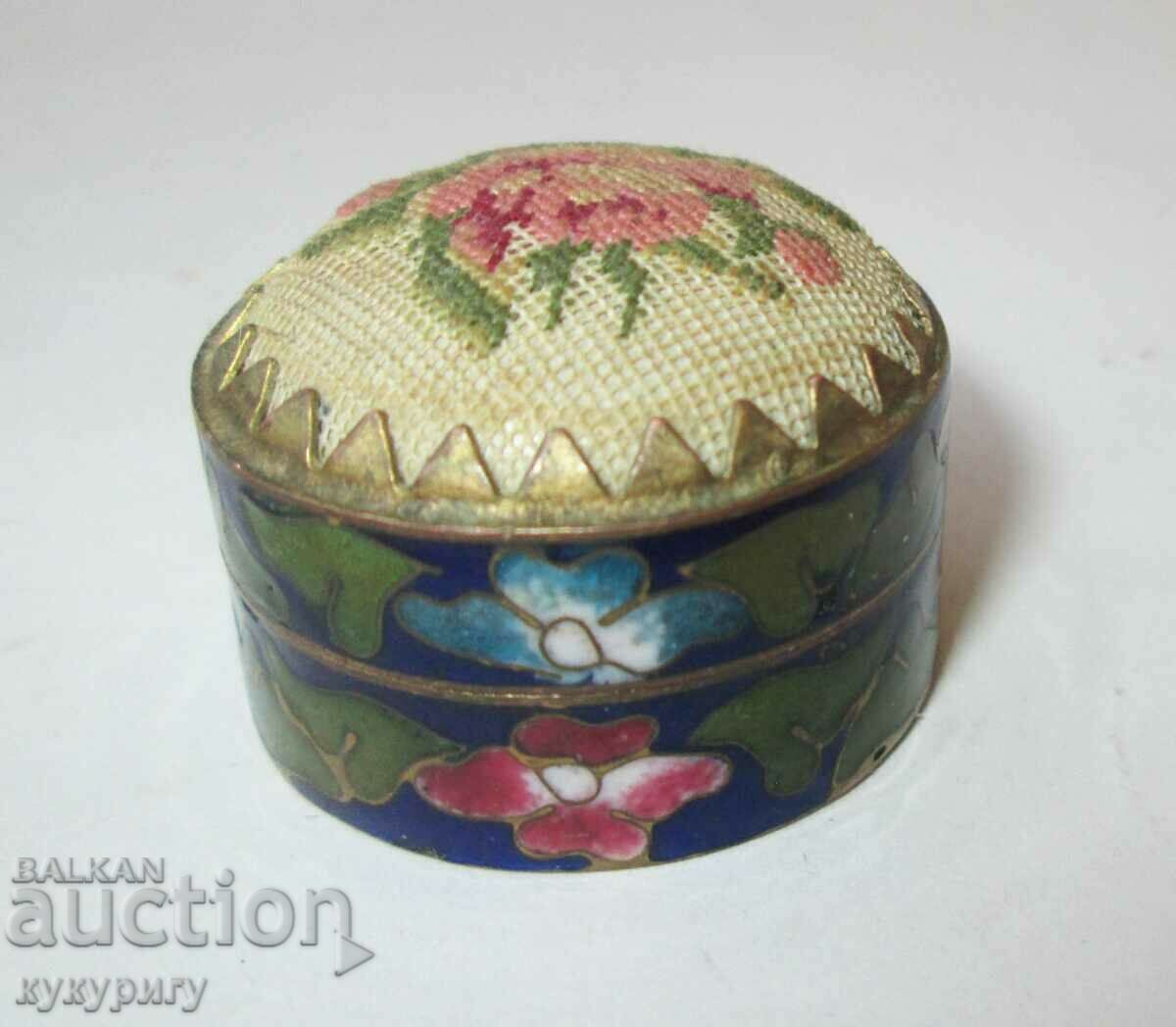Beautiful old small box cellular enamel and embroidery with price 50.00 BGN | € 25.56 Beautiful old small box cellular enamel and embroidery with price 50.00 BGN | € 25.56