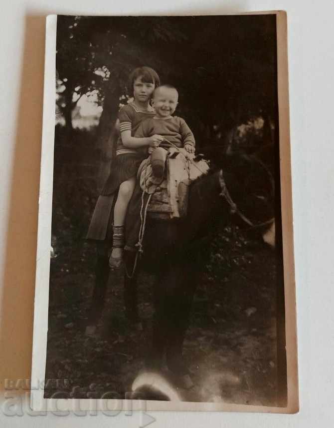 .1928 SLIVEN MINERAL BATHS OLD PHOTOGRAPH CHILDREN with price 9.00 BGN | € 4.60 .1928 SLIVEN MINERAL BATHS OLD PHOTOGRAPH CHILDREN with price 9.00 BGN | € 4.60