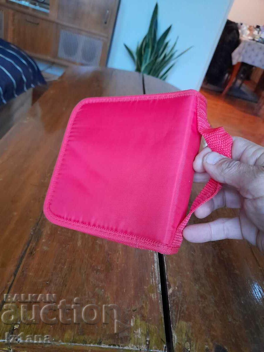 Livrarea Carcasa veche de CD Coca Cola, Coca Cola