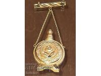 Brosa veche, sticla de parfum