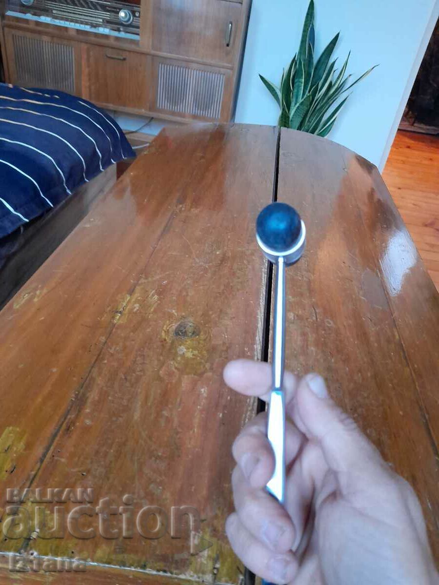 Licitație ciocan medical vechi