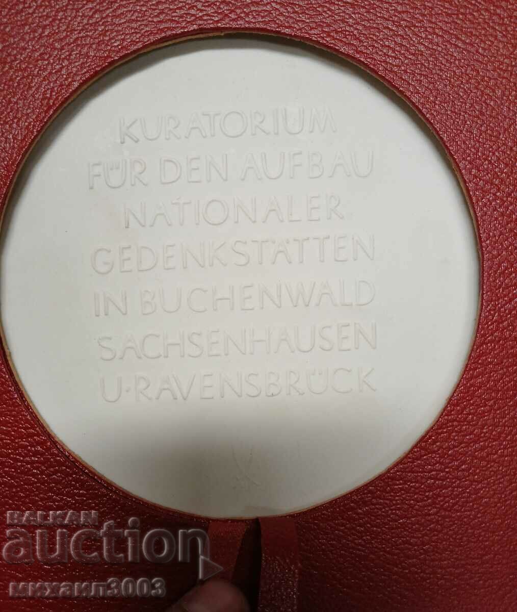 MEISEN PORCELAIN PLAQUE OF ERNST THELMANN DIAMETER 140 MM. - 6 MEISEN PORCELAIN PLAQUE OF ERNST THELMANN DIAMETER 140 MM. - 6