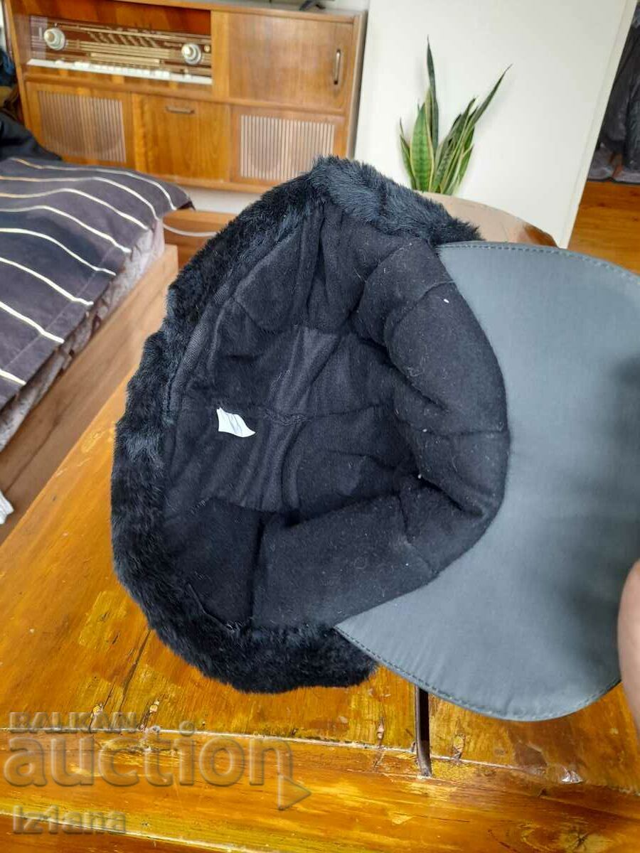 Delivery of Cap, shit