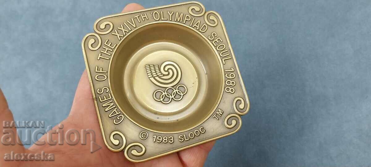 Παλιό τασάκι - Ολυμπιακοί Αγώνες στη Σεούλ με τιμή 24.00 BGN | € 12.27 Παλιό τασάκι - Ολυμπιακοί Αγώνες στη Σεούλ με τιμή 24.00 BGN | € 12.27