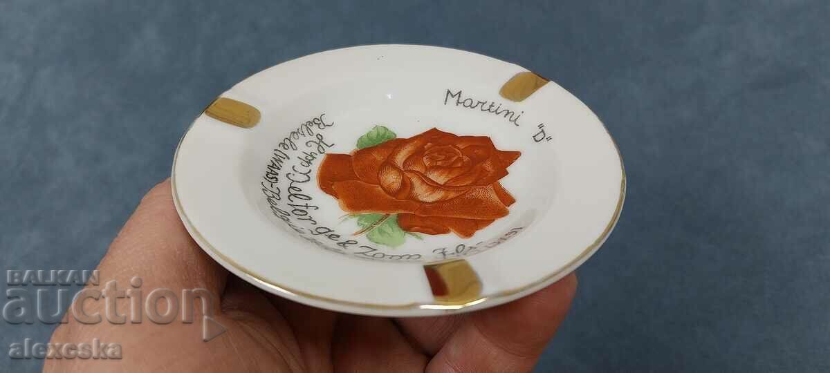 scrumieră veche din porțelan cu preț 15.00 BGN | € 7.67 scrumieră veche din porțelan cu preț 15.00 BGN | € 7.67