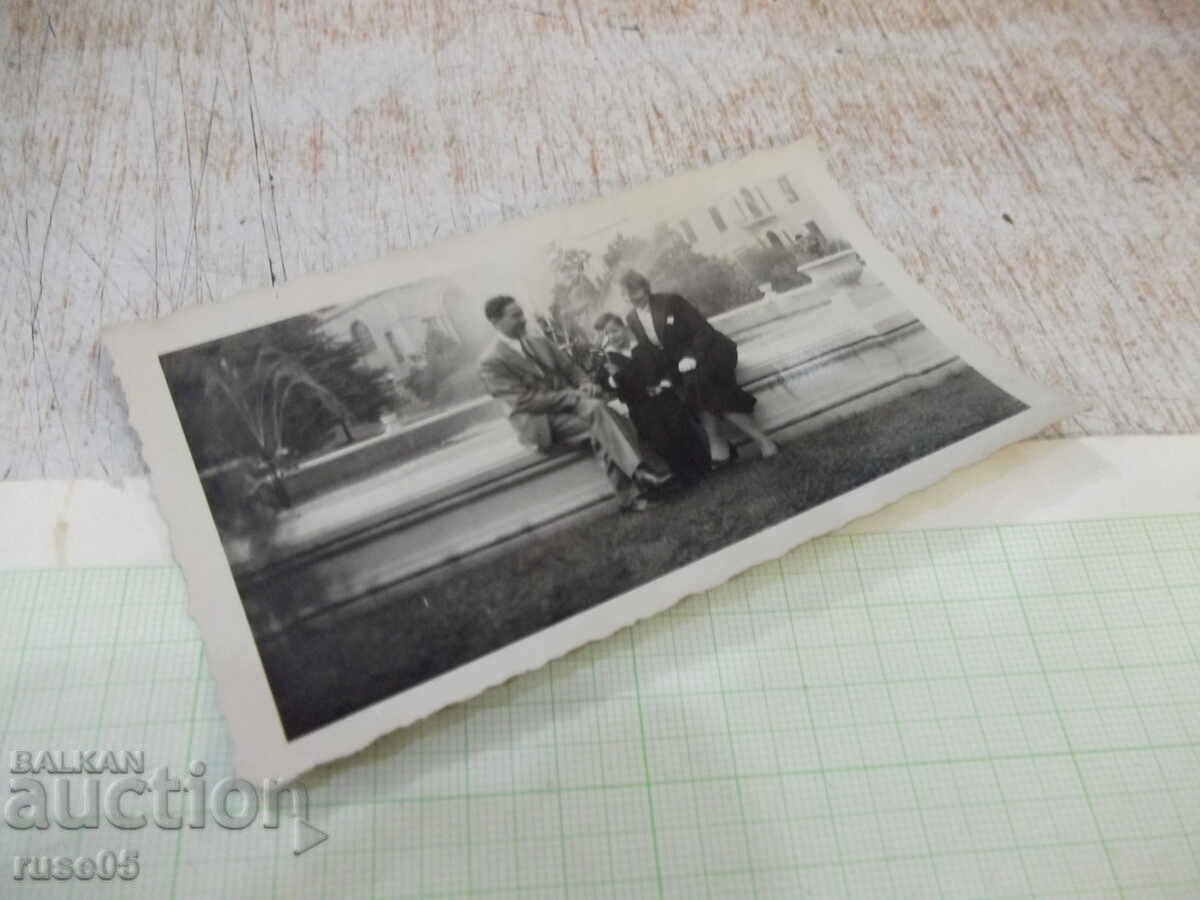 Auction Old photo of a family in front of a fountain in America Auction Old photo of a family in front of a fountain in America
