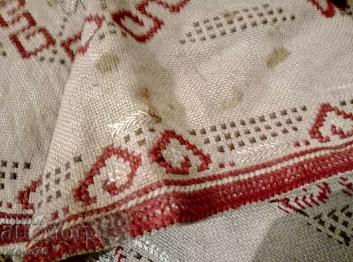 ANTIQUE HAND EMBROIDERED BED COVER TOWEL Ethnographic EMBROIDERY Unique with price 45.00 BGN | € 23.01 ANTIQUE HAND EMBROIDERED BED COVER TOWEL Ethnographic EMBROIDERY Unique with price 45.00 BGN | € 23.01