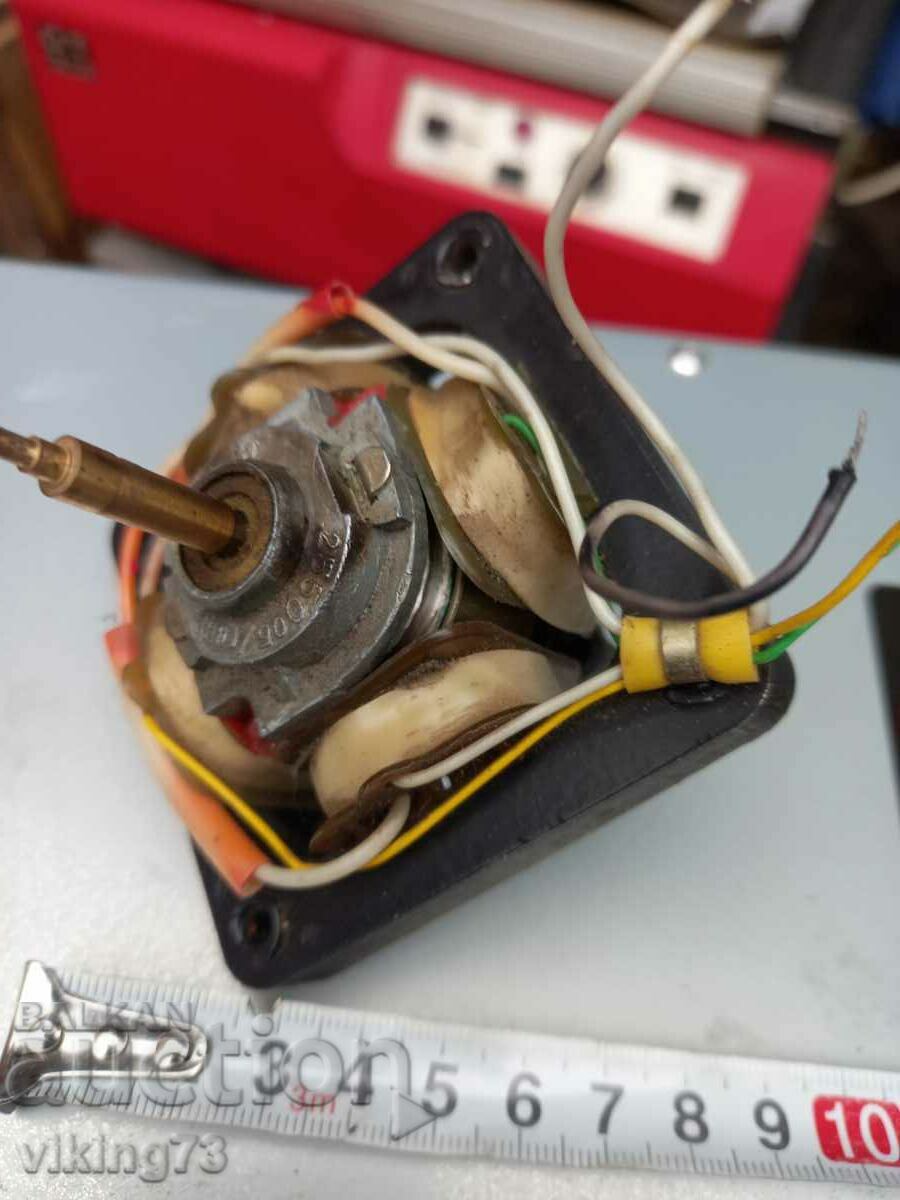 Electric motor, USSR. with price 9.00 BGN | € 4.60 Electric motor, USSR. with price 9.00 BGN | € 4.60