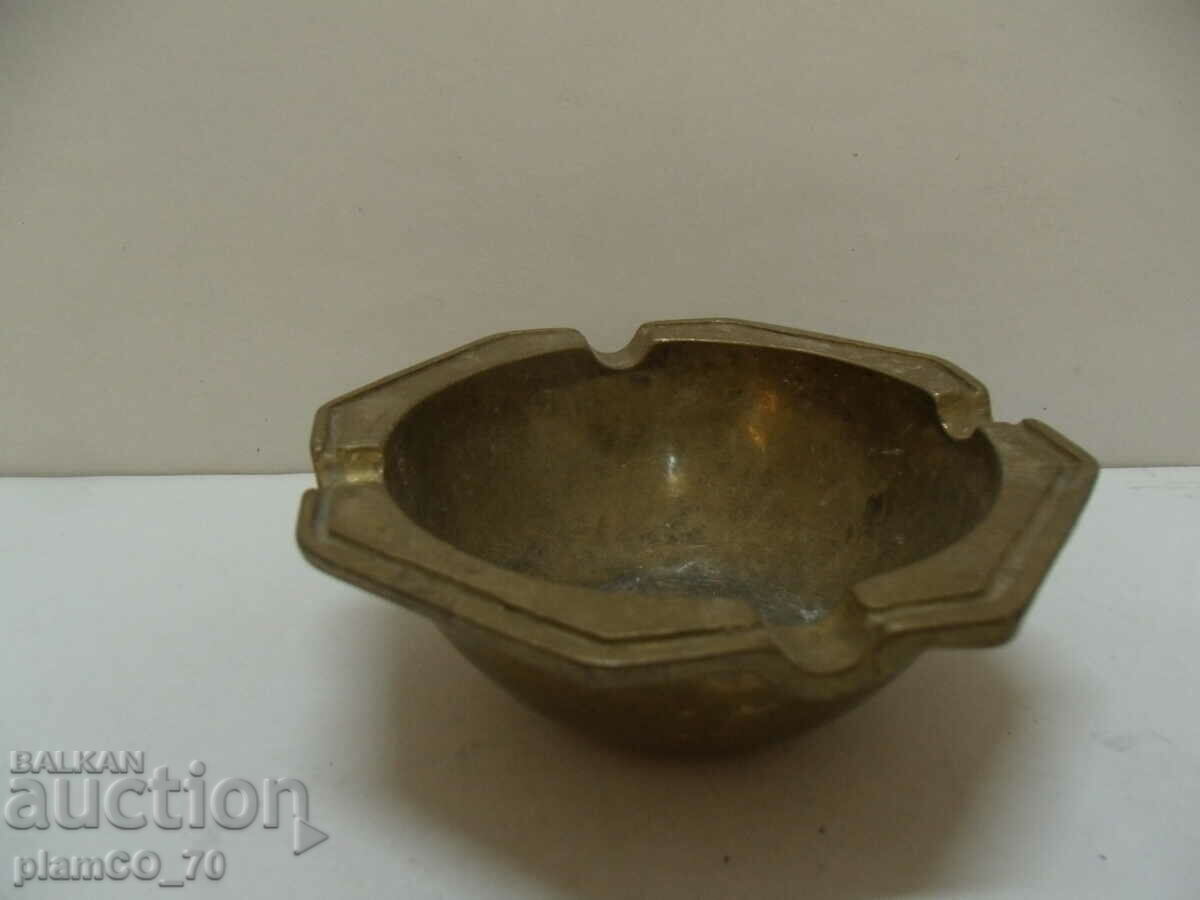 #*7769 old metal / bronze ashtray with price 15.00 BGN | € 7.67 #*7769 old metal / bronze ashtray with price 15.00 BGN | € 7.67