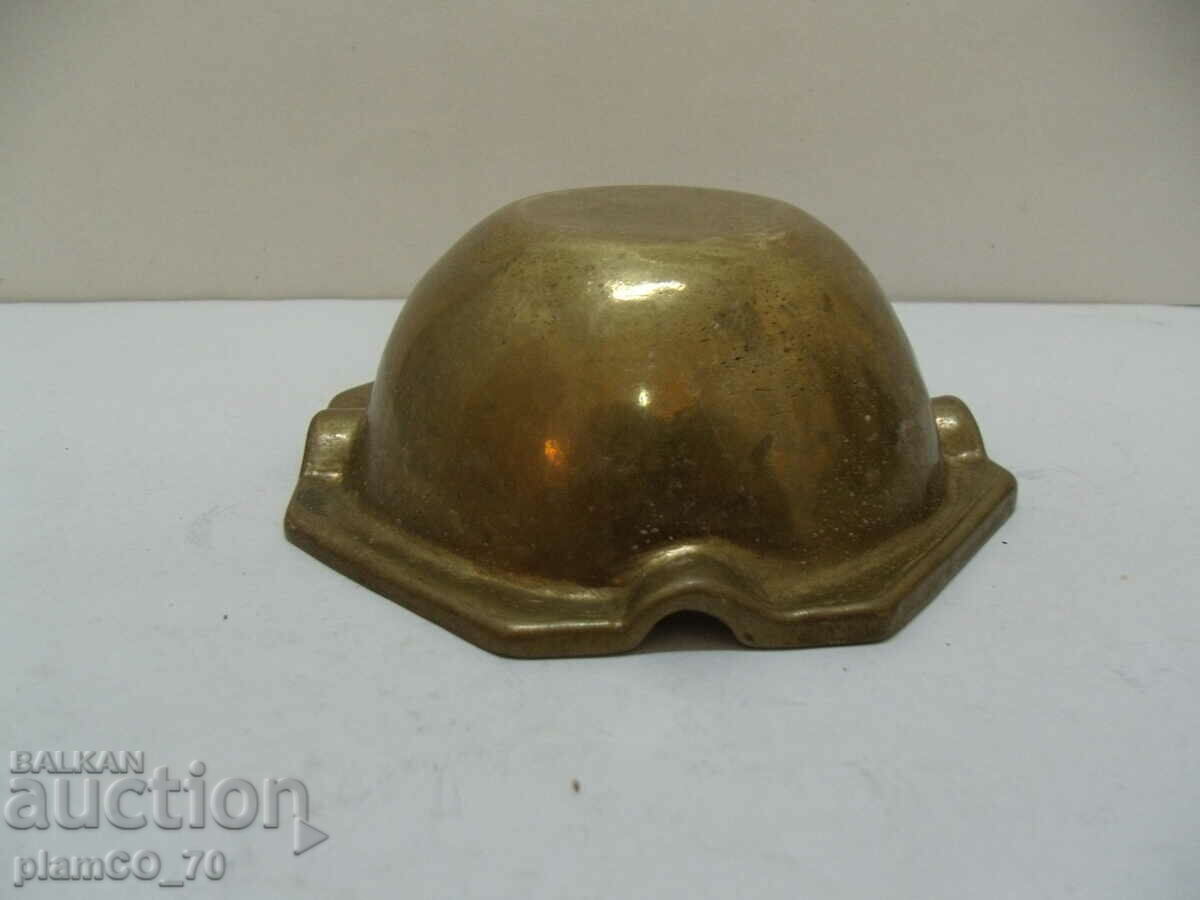Auction #*7769 old metal / bronze ashtray Auction #*7769 old metal / bronze ashtray