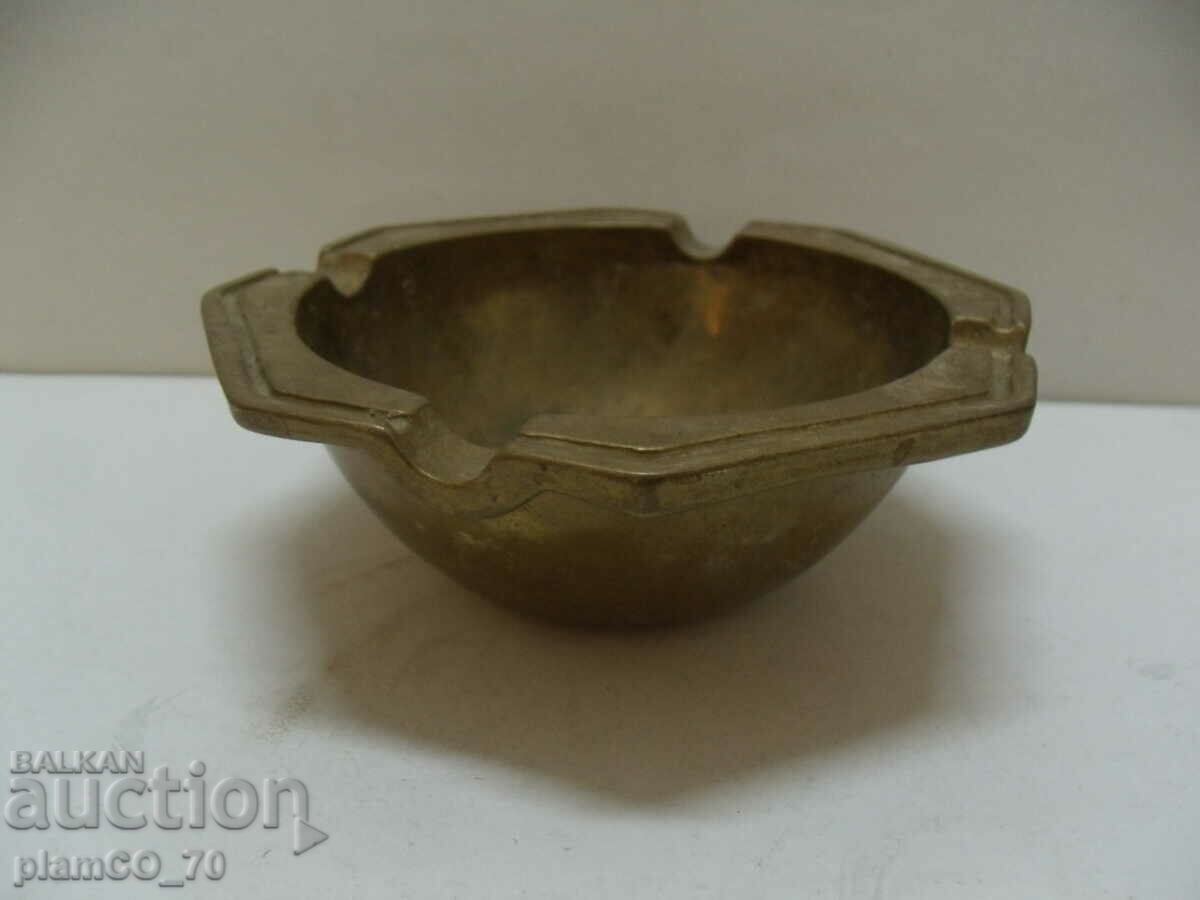Delivery of #*7769 old metal / bronze ashtray Delivery of #*7769 old metal / bronze ashtray