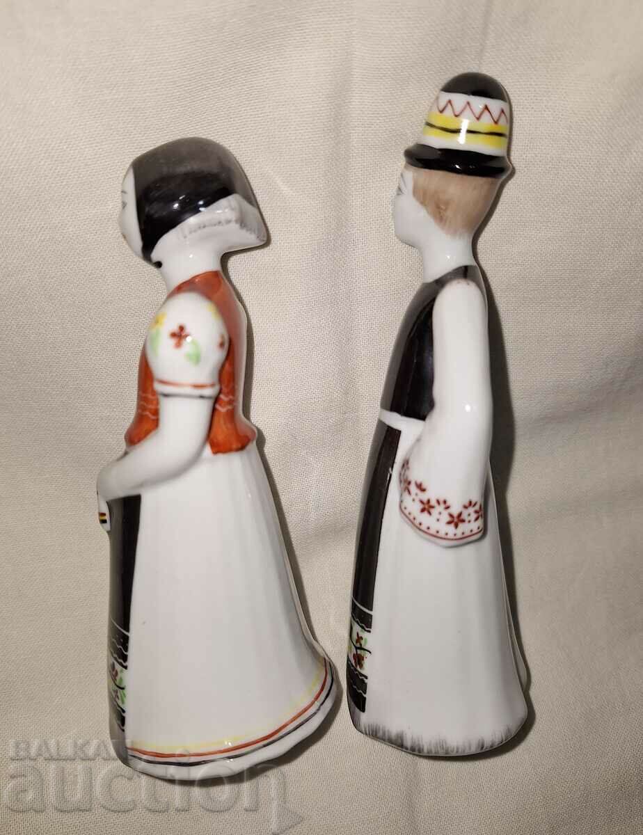 Παράδοση Ένα ζευγάρι παλιές επώνυμες φιγούρες από πορσελάνη--Ουγγαρία Παράδοση Ένα ζευγάρι παλιές επώνυμες φιγούρες από πορσελάνη--Ουγγαρία
