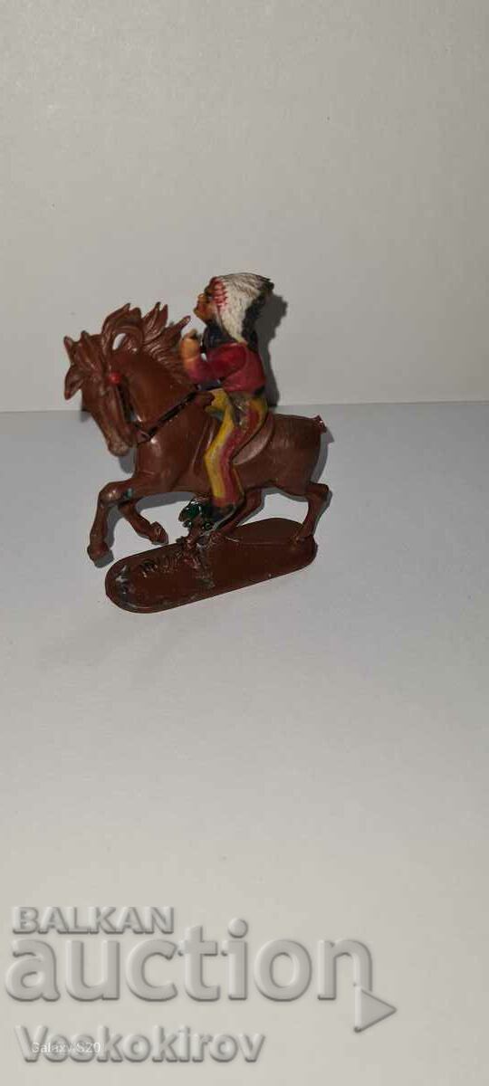 Old figurines of warriors, Indians, knights