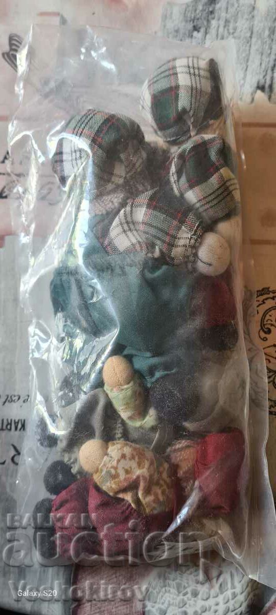 Auction  Dolls textile/porcelain