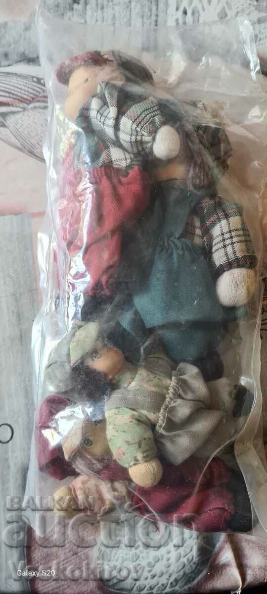 Delivery of Dolls textile/porcelain Delivery of Dolls textile/porcelain