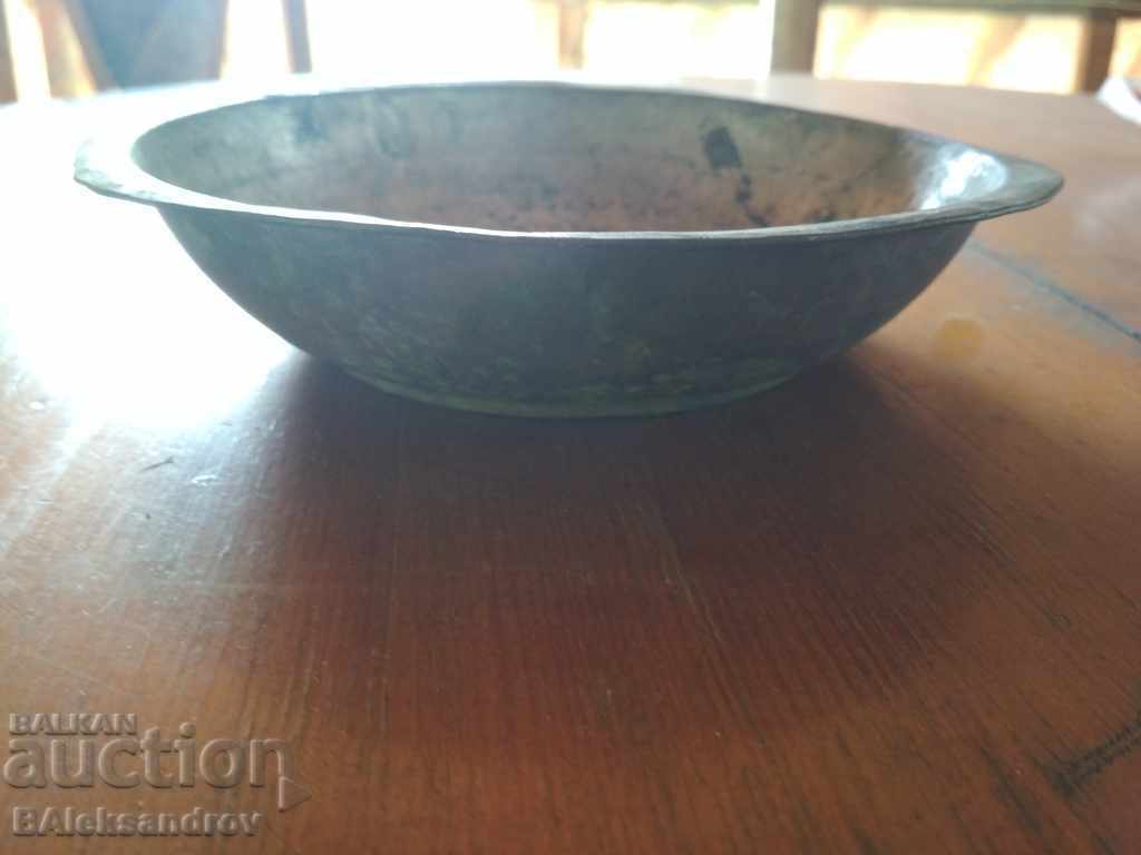 Bazin vechi de cupru cu preț 10.00 BGN | € 5.11