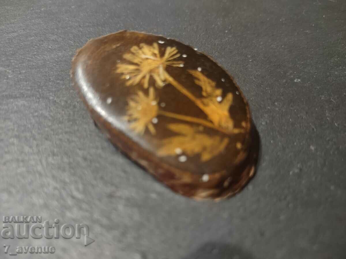 BROOCH, wood and natural flowers, 24.11.2024 with price 49.00 BGN | € 25.05 BROOCH, wood and natural flowers, 24.11.2024 with price 49.00 BGN | € 25.05