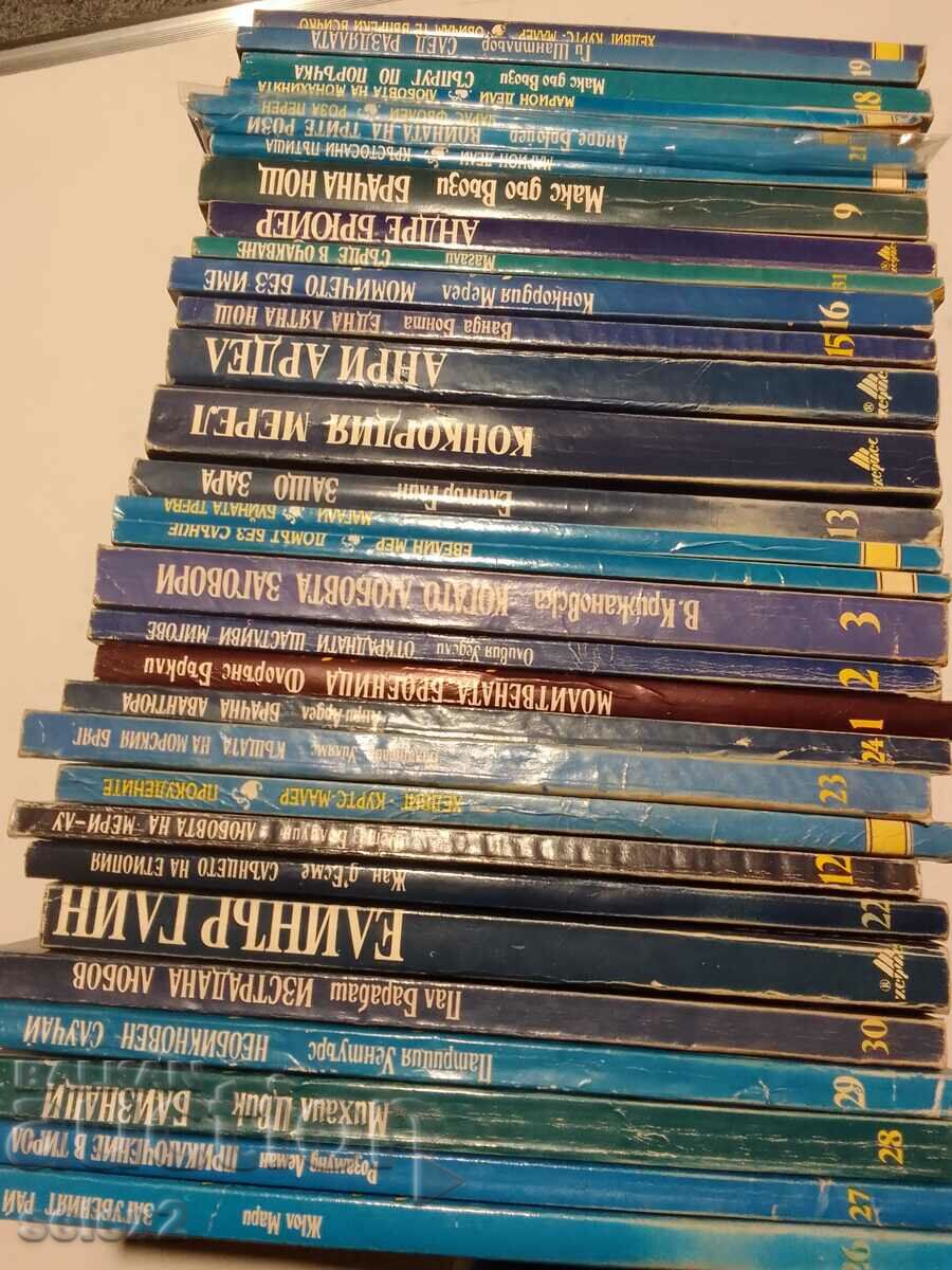 Lot of 31 romance novels by Hermes publishing house