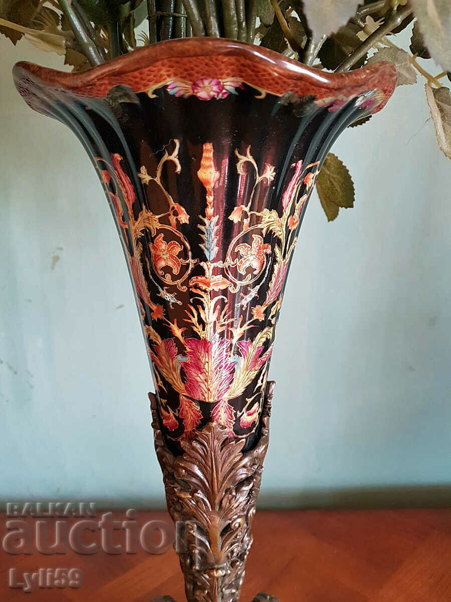 Auction Wong Lee 1895 Porcelain vase with bronze decoration Auction Wong Lee 1895 Porcelain vase with bronze decoration