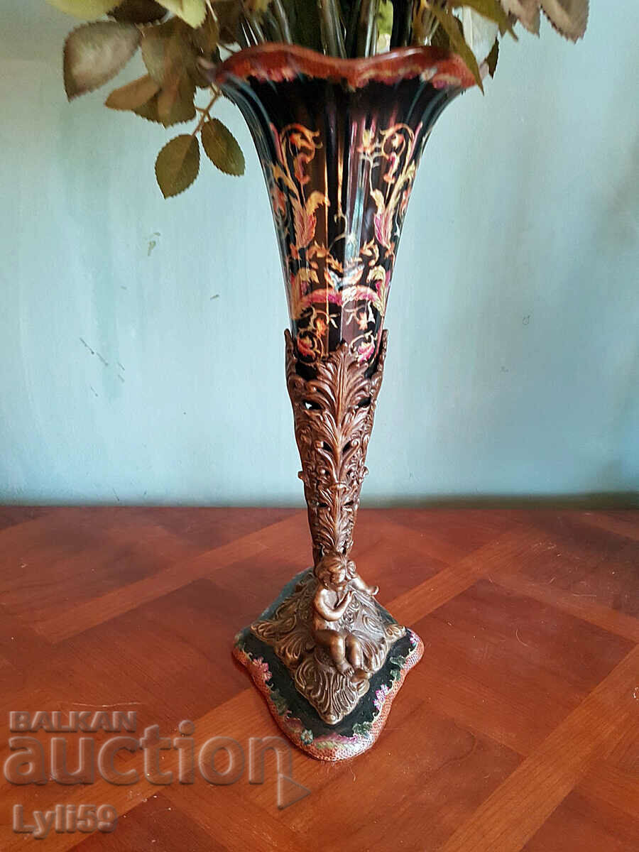 Delivery of Wong Lee 1895 Porcelain vase with bronze decoration Delivery of Wong Lee 1895 Porcelain vase with bronze decoration