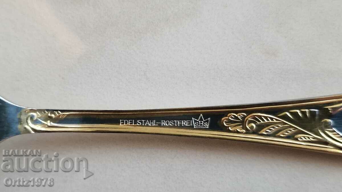 Auction Solingen Vintage 23-24k gold plating. 4 pieces of utensils. Auction Solingen Vintage 23-24k gold plating. 4 pieces of utensils.