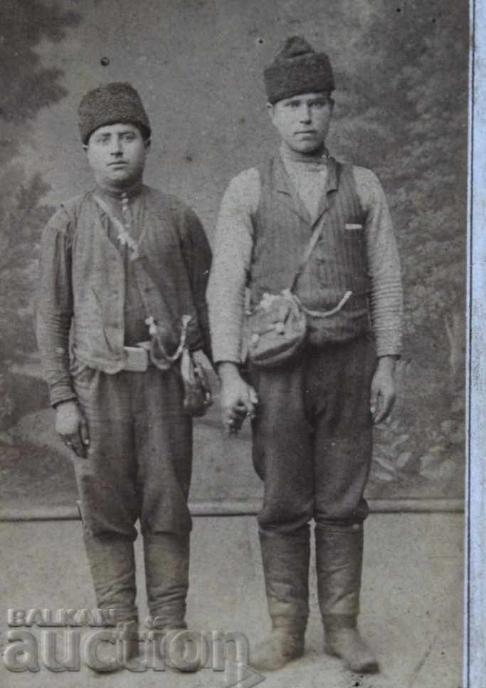 . 1898 CARDBOARD PHOTO OF BULGARIANS IN RUSSIA WEARING KALPAK POTURI with price 20.00 BGN | € 10.23 . 1898 CARDBOARD PHOTO OF BULGARIANS IN RUSSIA WEARING KALPAK POTURI with price 20.00 BGN | € 10.23