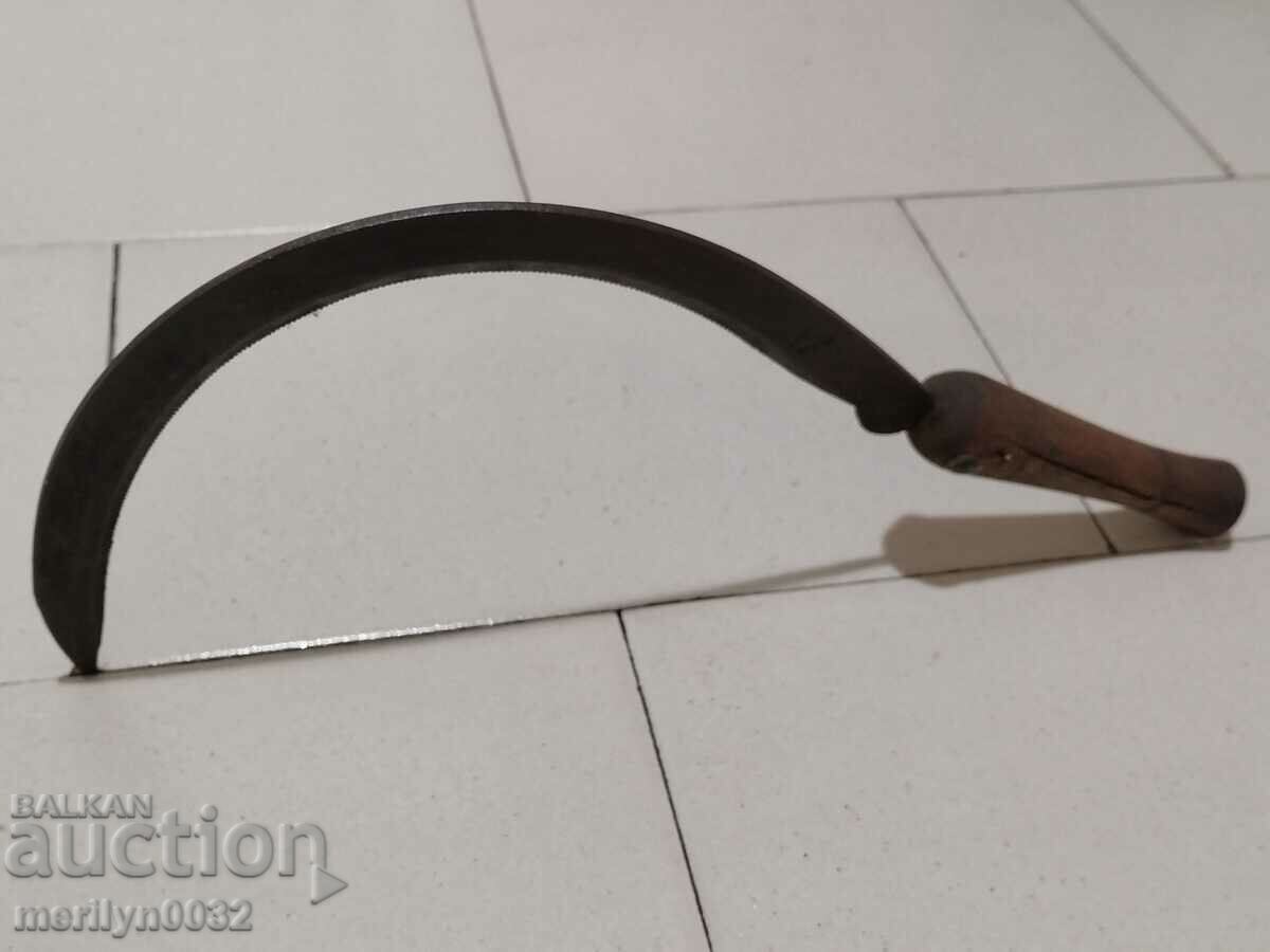 Delivery of Old children's hair clipper, wrought iron blade sickle Delivery of Old children's hair clipper, wrought iron blade sickle