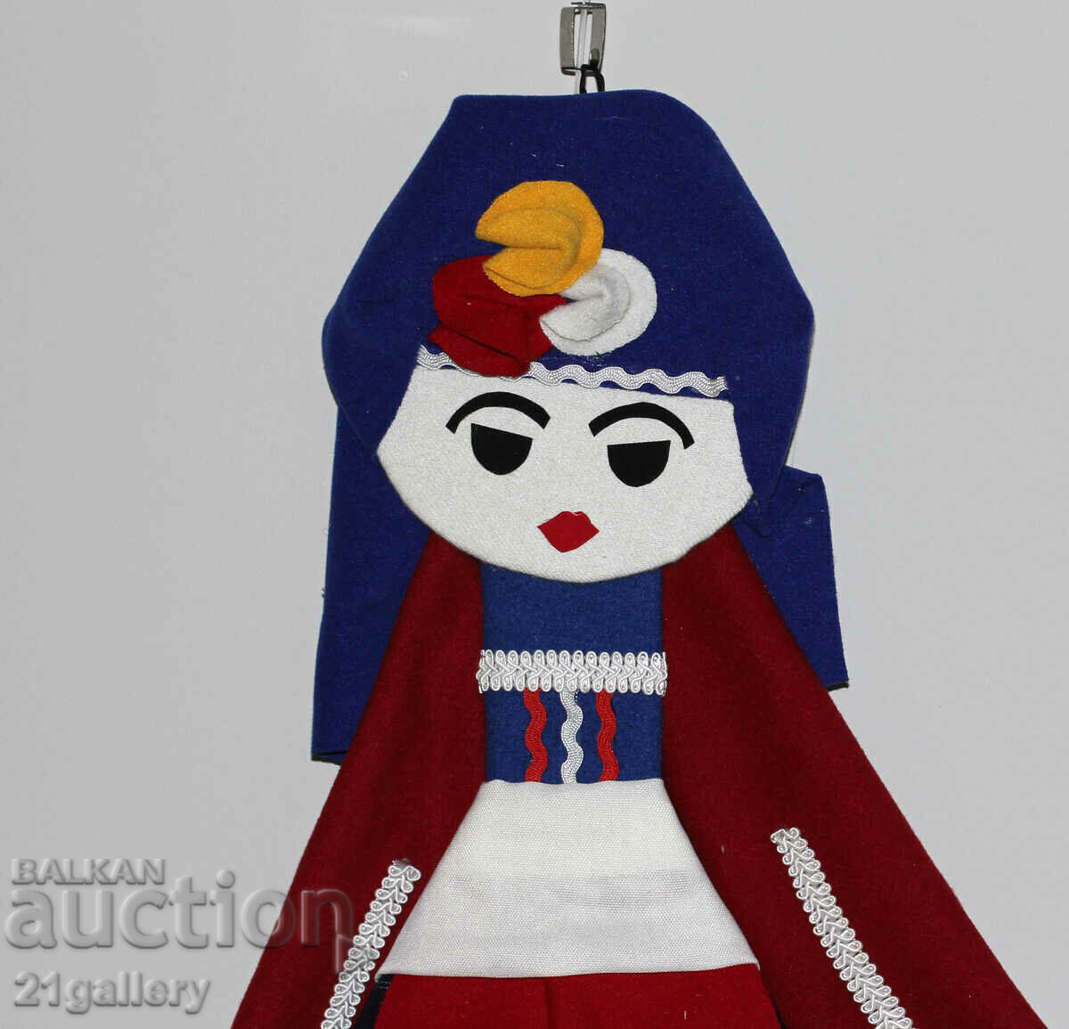 Livrarea 64 cm. Costum popular papusa decor de perete lana/textil Livrarea 64 cm. Costum popular papusa decor de perete lana/textil