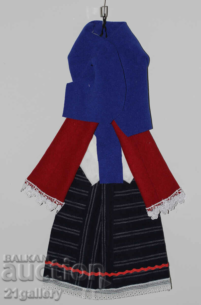 64 cm. Costum popular papusa decor de perete lana/textil - 7 64 cm. Costum popular papusa decor de perete lana/textil - 7