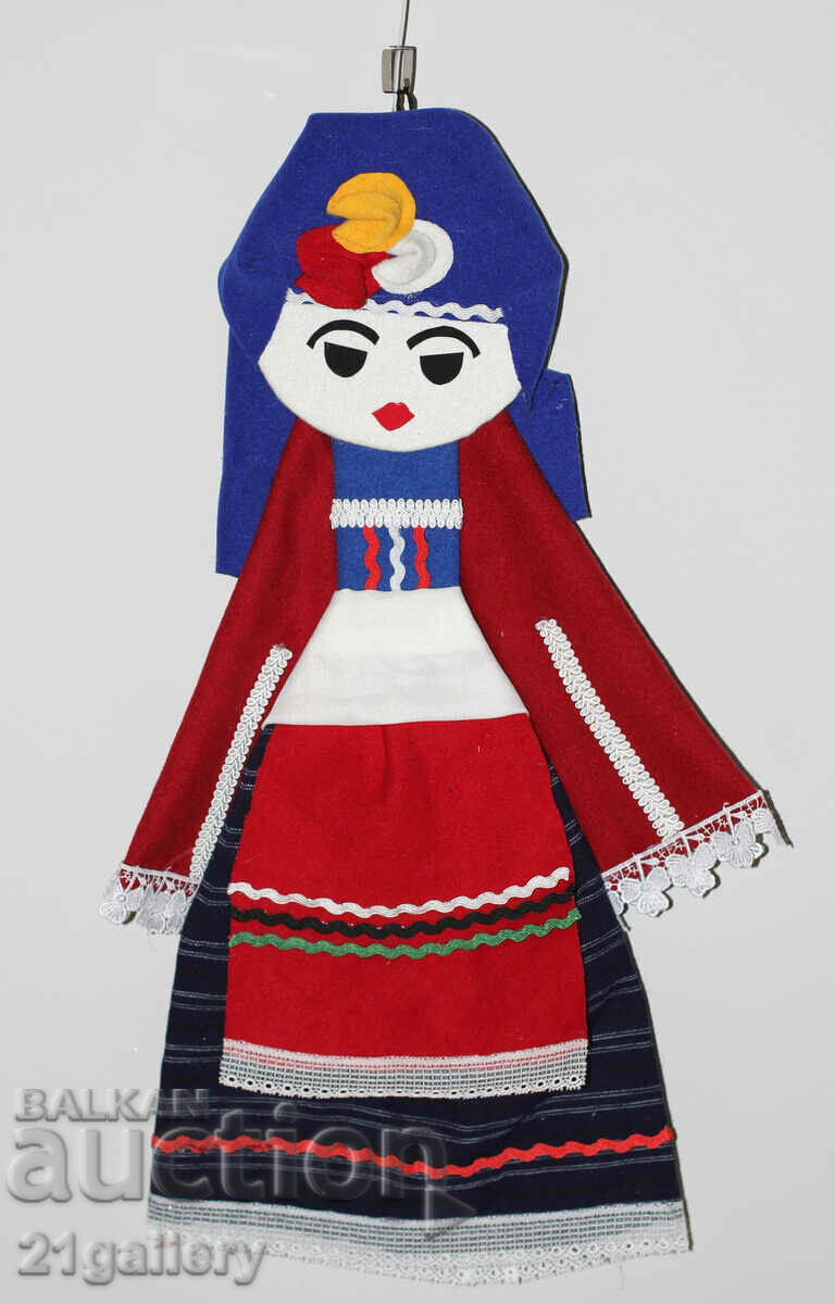 64 cm. Costum popular papusa decor de perete lana/textil 64 cm. Costum popular papusa decor de perete lana/textil