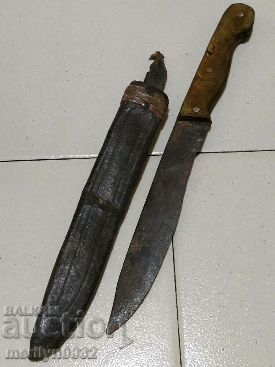 Licitație Cuțit vechi de măcelar cu lame de corn de bivol Licitație Cuțit vechi de măcelar cu lame de corn de bivol