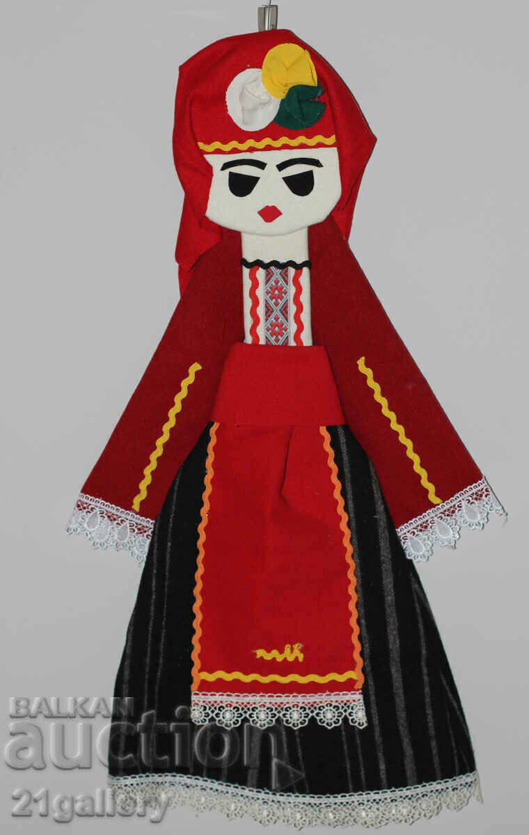 64 εκ. Διακόσμηση τοίχου κούκλας λαϊκής φορεσιάς μαλλί/υφασμάτινη με τιμή 80.00 BGN | € 40.90 64 εκ. Διακόσμηση τοίχου κούκλας λαϊκής φορεσιάς μαλλί/υφασμάτινη με τιμή 80.00 BGN | € 40.90