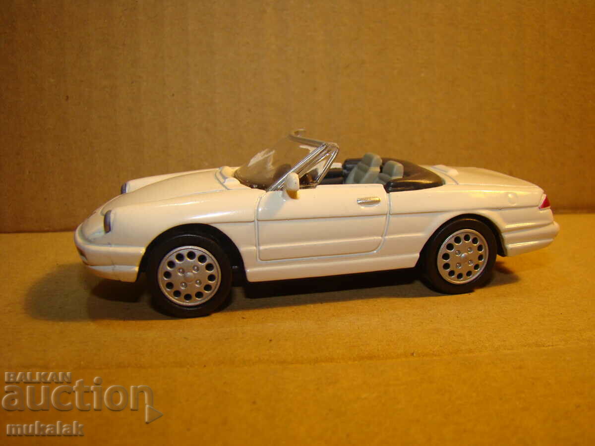 1:43 JUCĂRIE ALFA ROMEO SPIDER MAȘINĂ