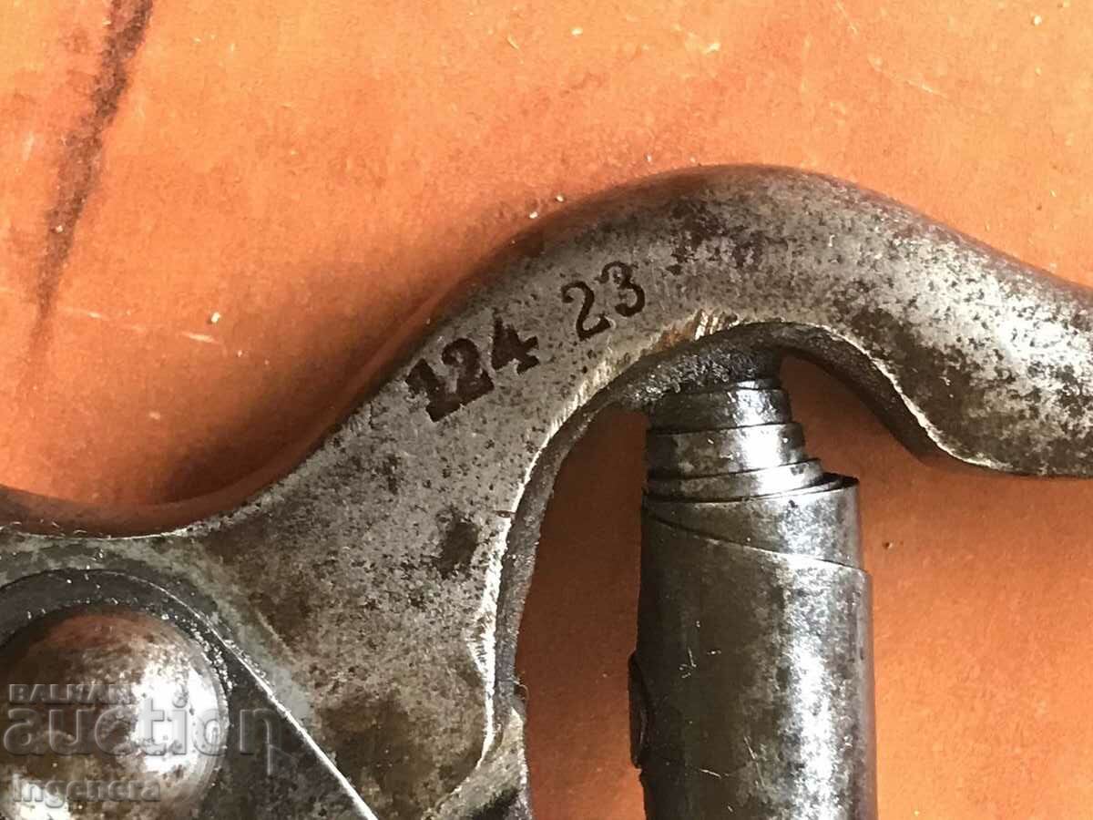 Delivery of VINEYARD SCISSORS GERMAN MARKING MARK TOOL. Delivery of VINEYARD SCISSORS GERMAN MARKING MARK TOOL.