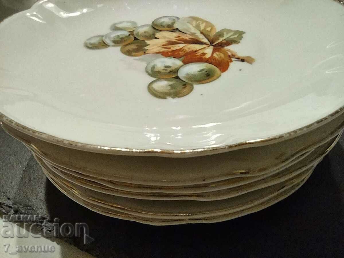 Old German porcelain with grape vine motif, 11/26/24 with price 99.00 BGN | € 50.62 Old German porcelain with grape vine motif, 11/26/24 with price 99.00 BGN | € 50.62