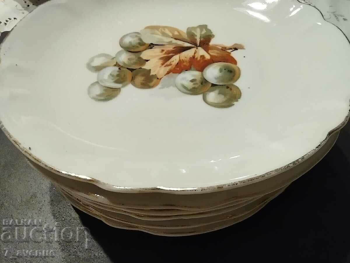 Auction Old German porcelain with grape vine motif, 11/26/24 Auction Old German porcelain with grape vine motif, 11/26/24