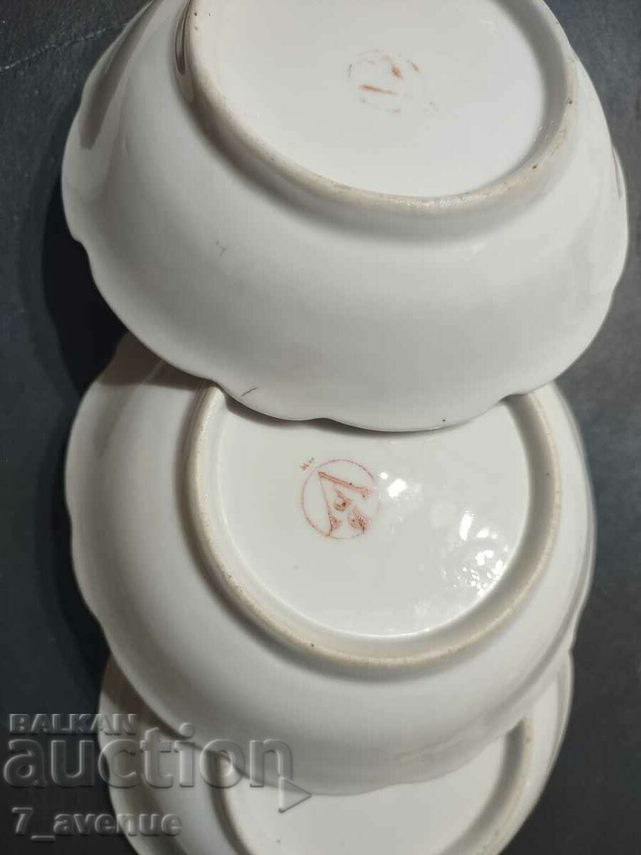 Auction Old porcelain with clover motif of happiness 26.11.24 Auction Old porcelain with clover motif of happiness 26.11.24