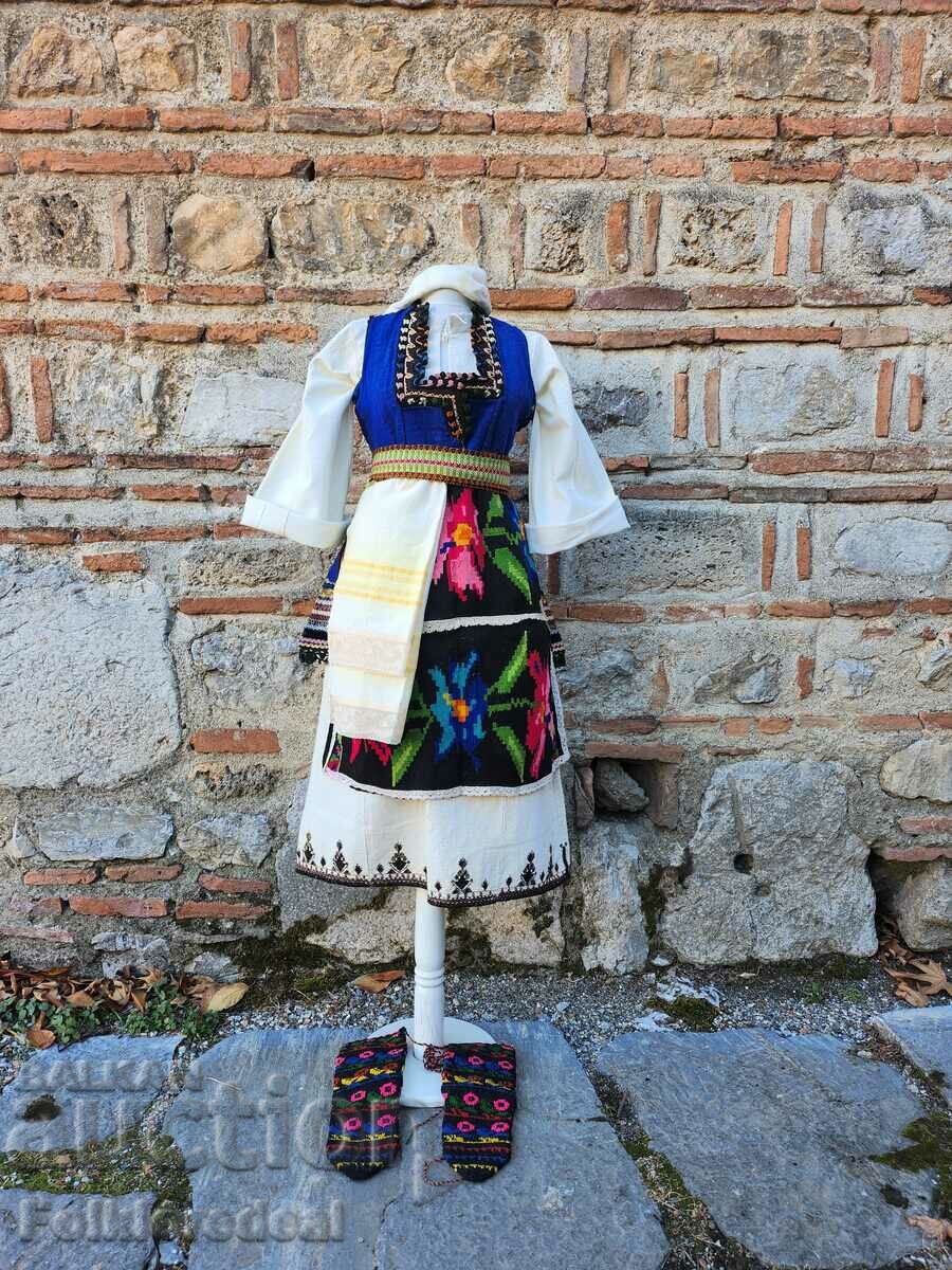 Costum de fecioara din satele Skopska Blatija