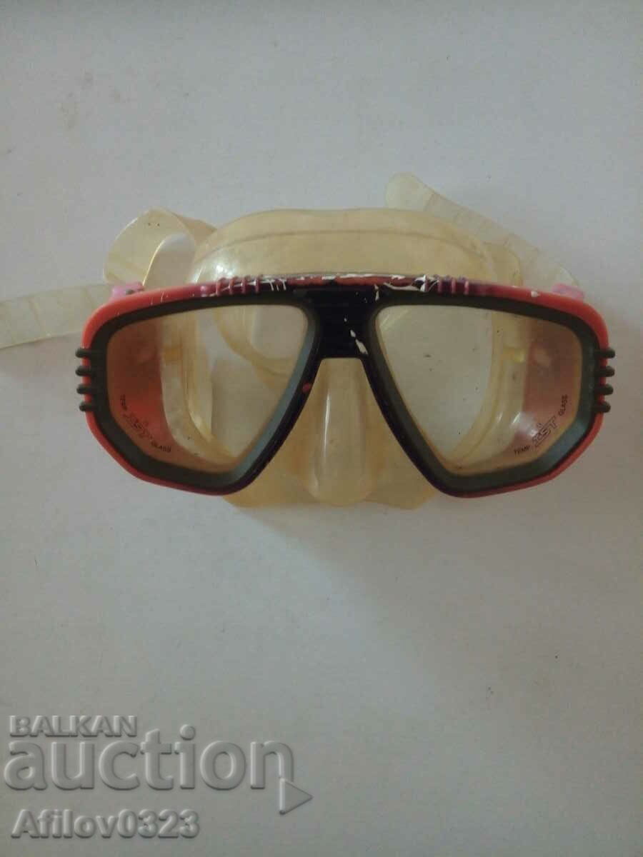 Children's swimming mask. Children's swimming mask.