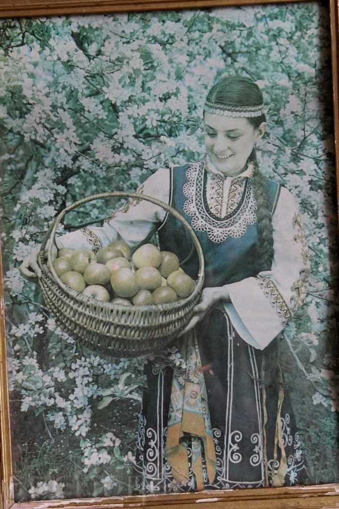 Auction . CARRYING ETHNO PAINTING CARRYING BASKET POSTER PHOTO PHOTO PAINTING Auction . CARRYING ETHNO PAINTING CARRYING BASKET POSTER PHOTO PHOTO PAINTING