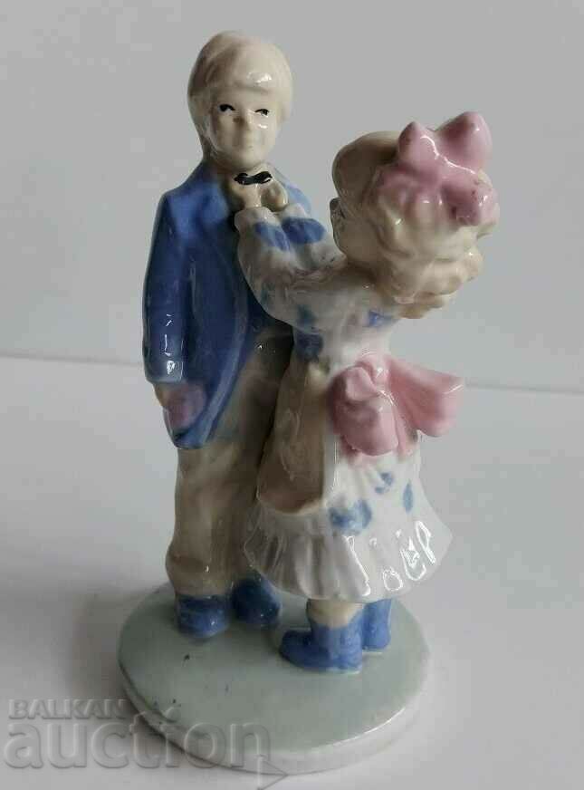.PERFECT PORCELAIN FIGURE STATUETTE MALE FEMALE with price 19.00 BGN | € 9.71
