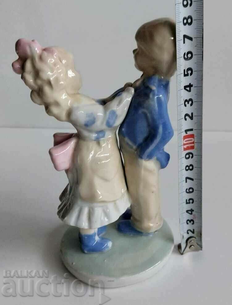 Delivery of .PERFECT PORCELAIN FIGURE STATUETTE MALE FEMALE