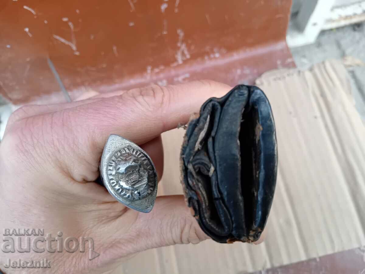 Delivery of Old Knife Kukri Kama Nepal, with Kaniya