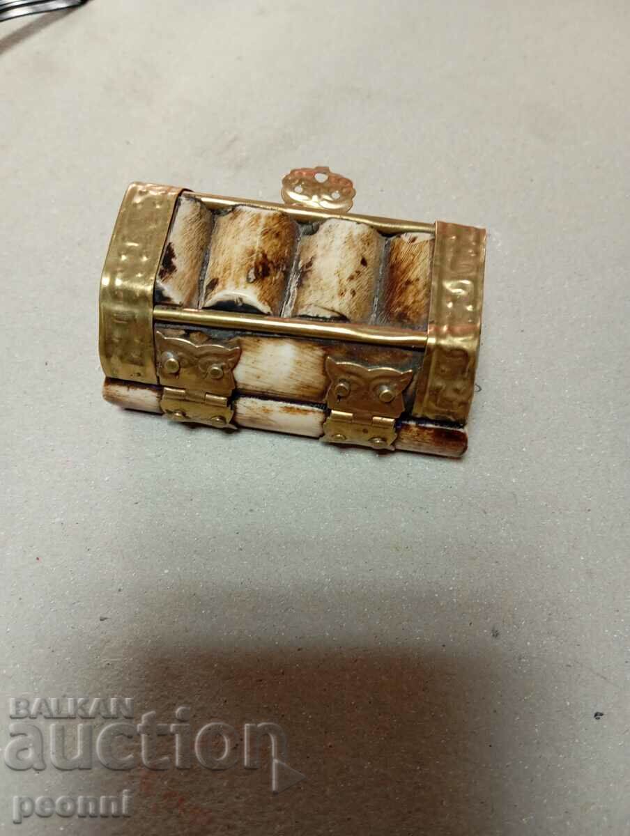 Παράδοση Κοκάλινο κοσμηματοπωλείο