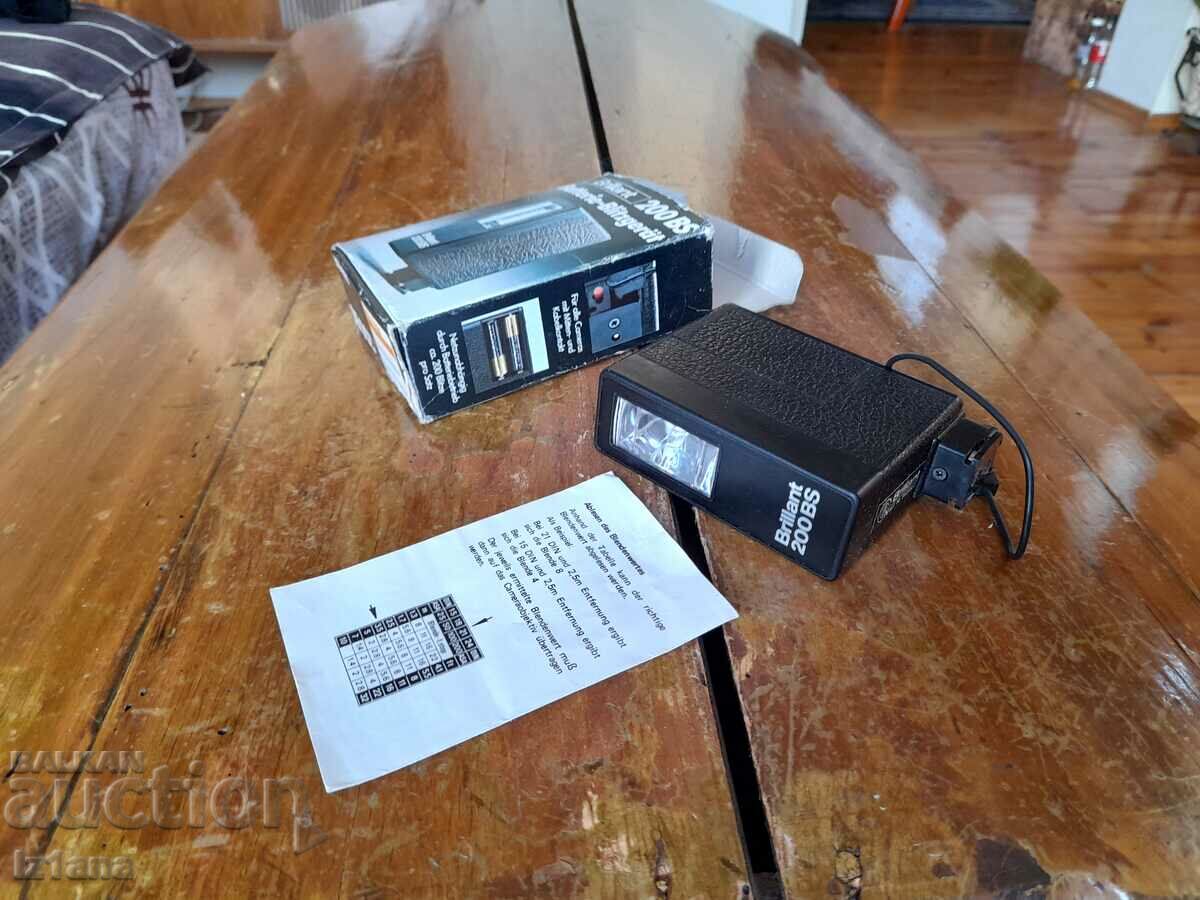 Old Brillant 200BS camera flash with price 32.00 BGN | € 16.36