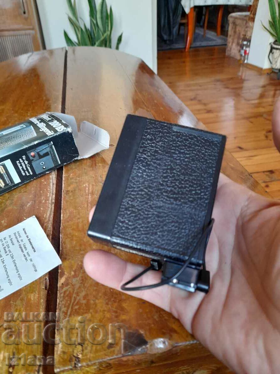 Auction  Old Brillant 200BS camera flash