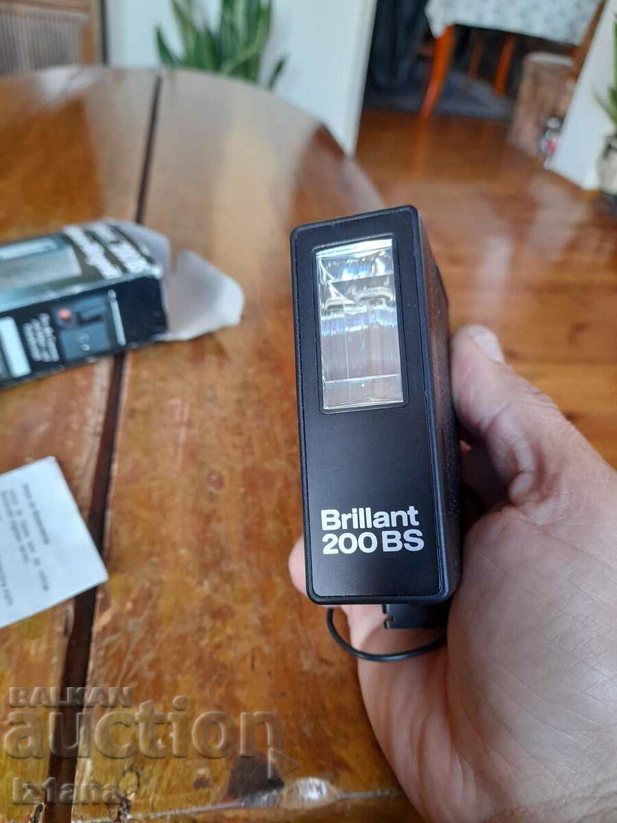Delivery of Old Brillant 200BS camera flash