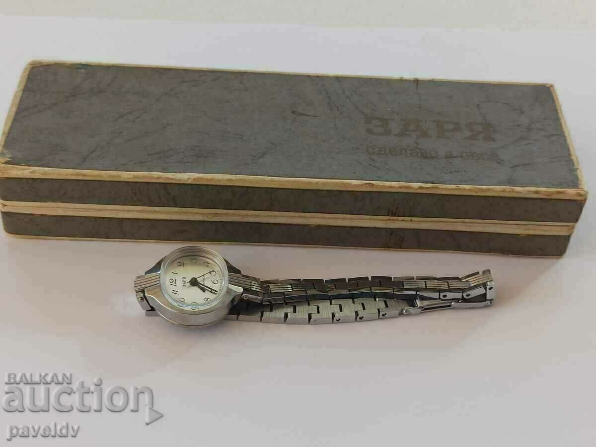 Руски дамски часовник - Заря - НОВ! с цена 45.00 лв. | € 23.01 Руски дамски часовник - Заря - НОВ! с цена 45.00 лв. | € 23.01