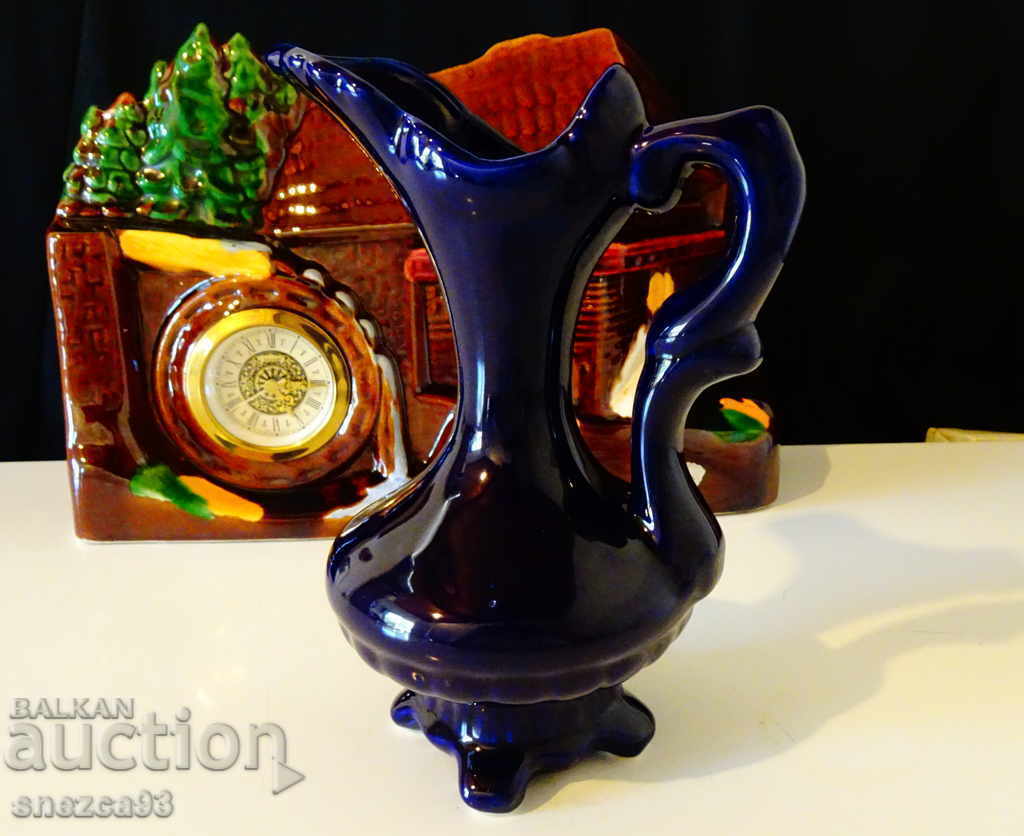 Auction Peacock porcelain jug, gold, cobalt. Auction Peacock porcelain jug, gold, cobalt.